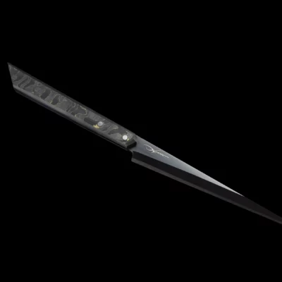 Detailed shot of the gold carbon fiber shred handle of the Tyndareus stainless steel knife, providing a luxurious, ergonomic grip.