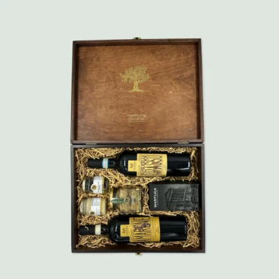 Gift 2024: Italian Luxury , box of 2 italian wines , artichokes in oil , whole truffles and truffle butter in a nice wooden dark colour handmade box