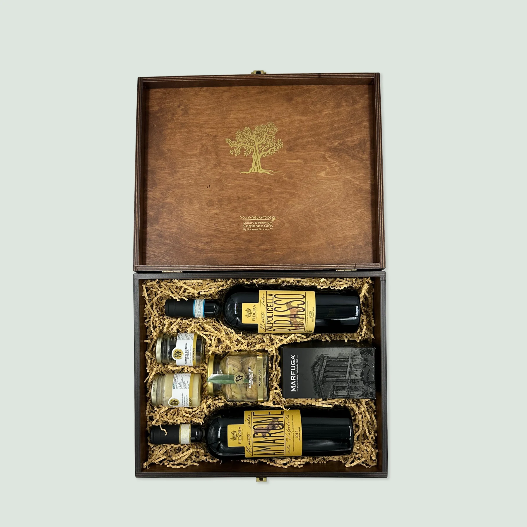 Gift 2024: Italian Luxury , box of 2 italian wines , artichokes in oil , whole truffles and truffle butter in a nice wooden dark colour handmade box