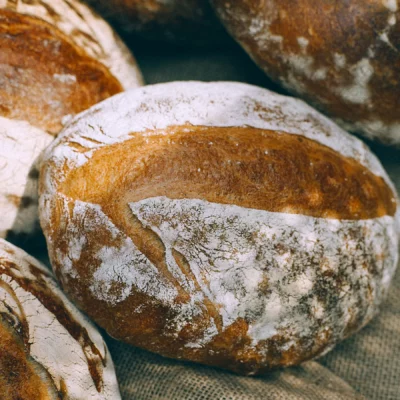 Sliced rustic bread loaf on a wooden board, ideal for demonstrating the performance of a serrated bread knife