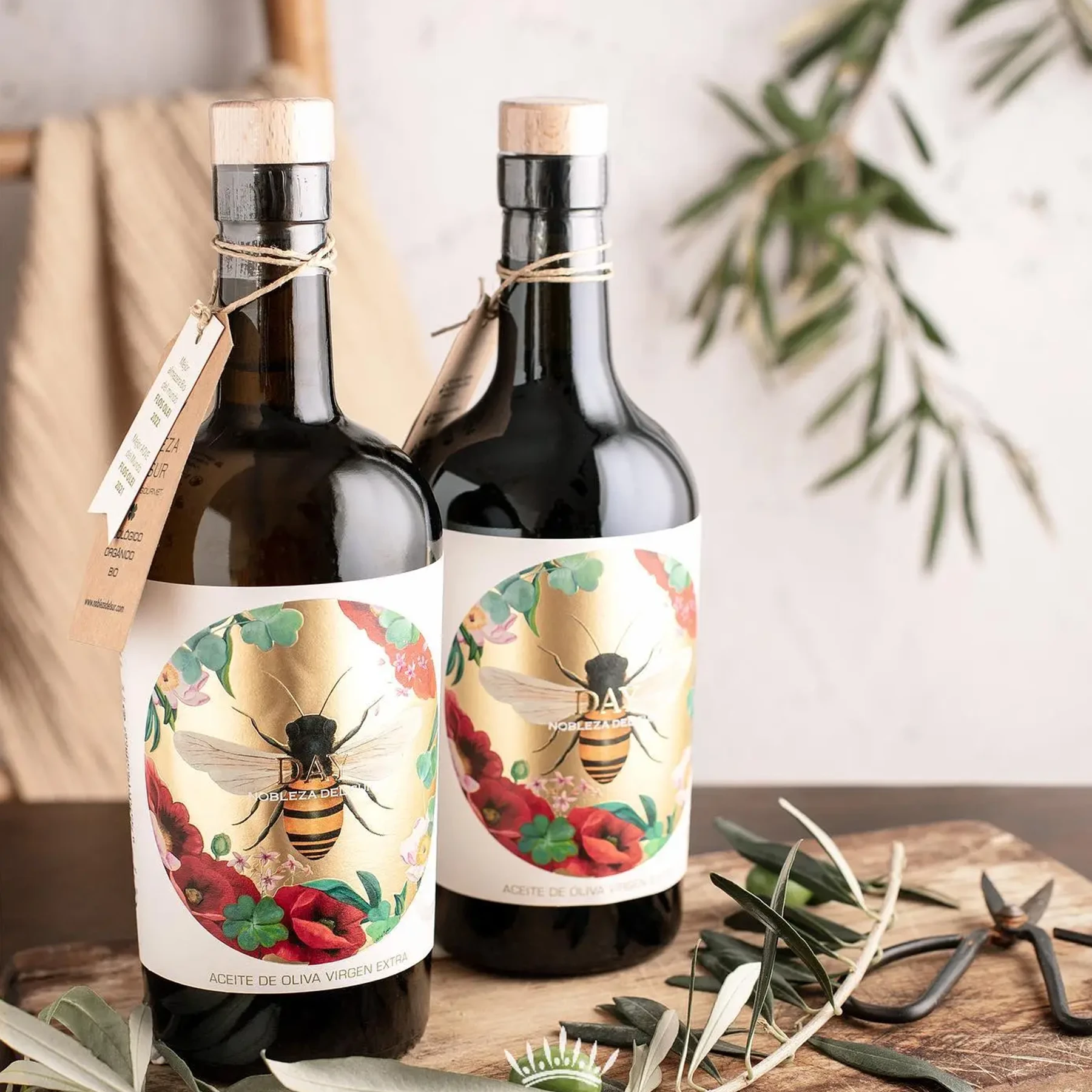 Organic Olive Oil Bottle with Fresh Olive Branches – Nobleza Del Sur