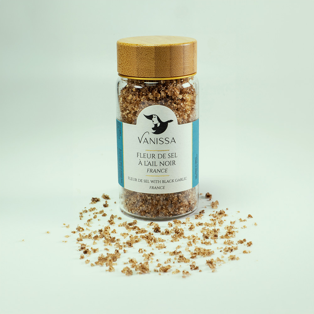 Fleur de sel with black garlic 90gr . Ideal for a range of dishes, from sweet treats to savory experiments.