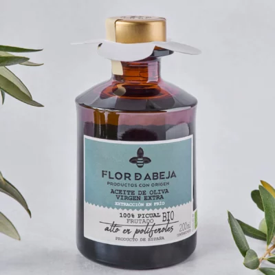 Early harvest Flor de Abeja Picual extra virgin olive oil showcasing premium organic Picual olives