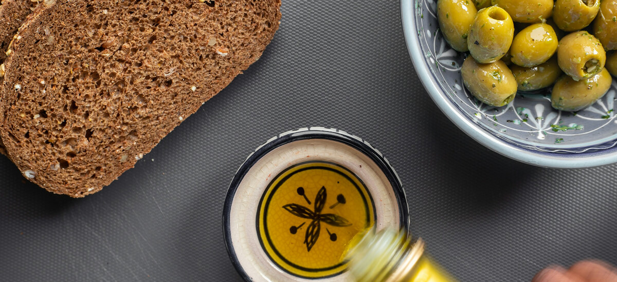 The Art of Giving Well: Luxury Mediterranean Gifts for the Health-Conscious Gourmet
