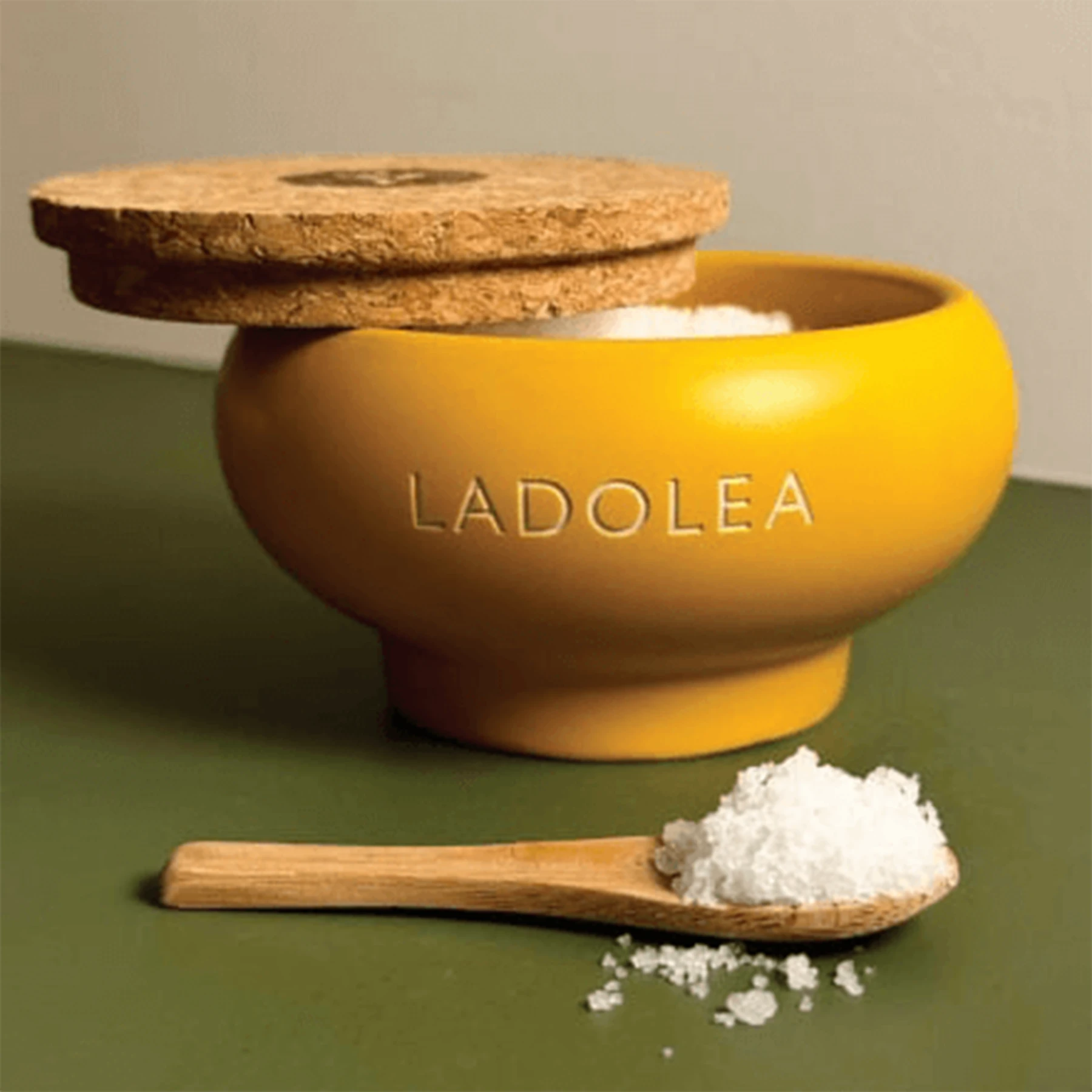 Hand harvested sea salt and organic olive oil set in ceramic bottle and bowl – Ladolea