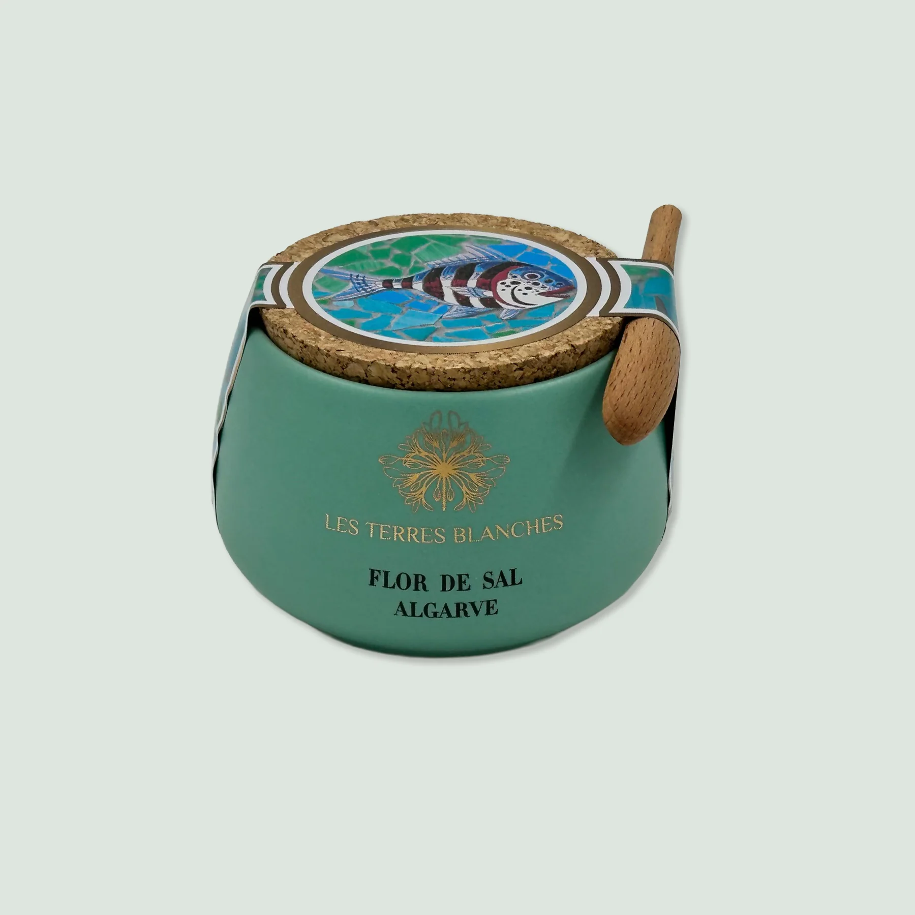 Organic Salt Flor de Sal de l’Algarve in turquoise ceramic pot with spoon – front view