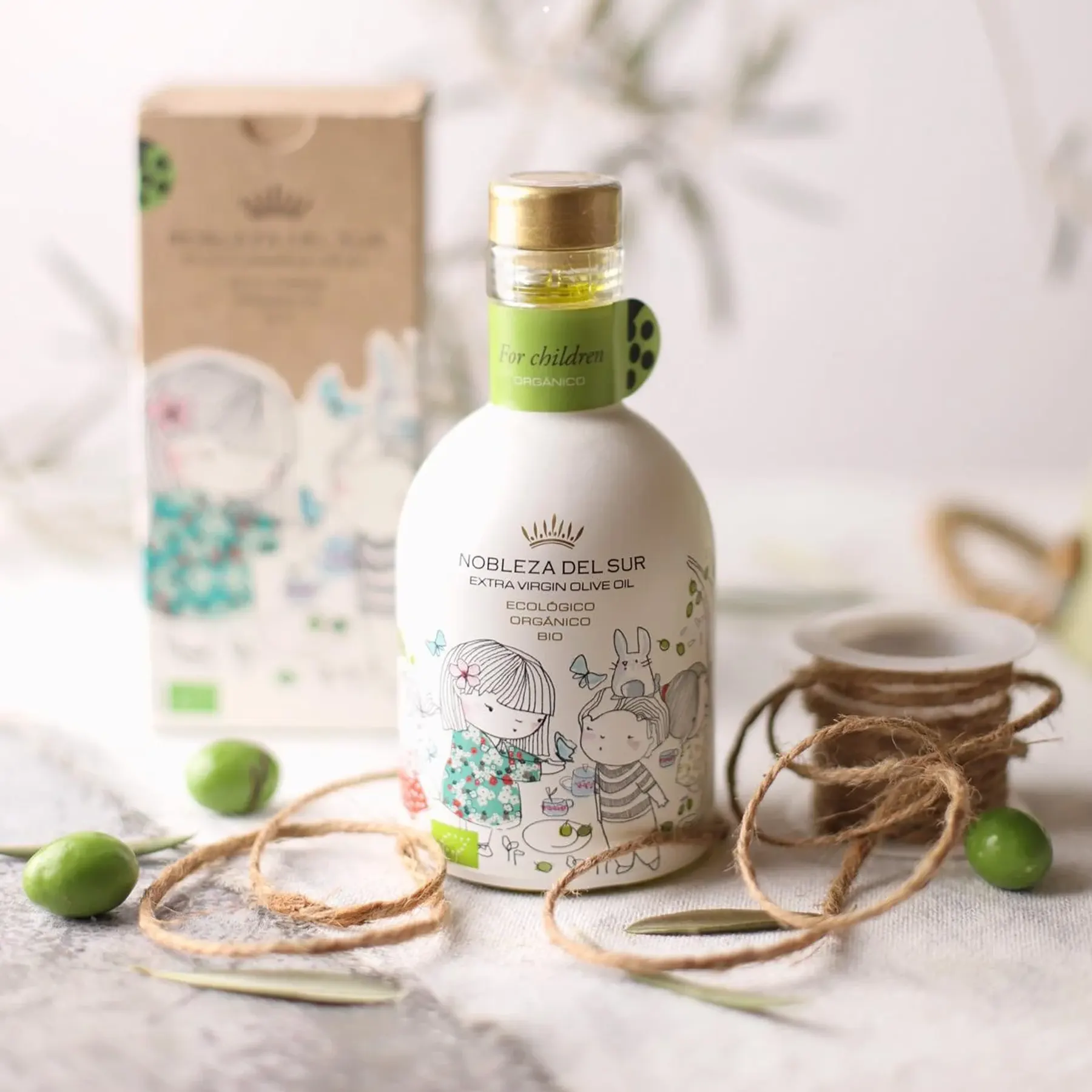 Delicate extra virgin olive oil for kids Arbequina Picual blend