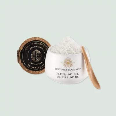 Fleur de sel from Île de Ré in ceramic jar with spoon – front view