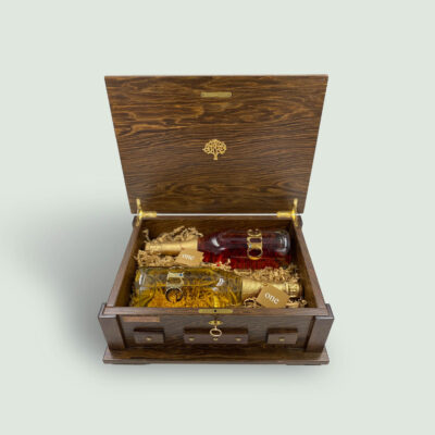 Luxurious Wooden Box: Sparkling Wine with Edible Gold
