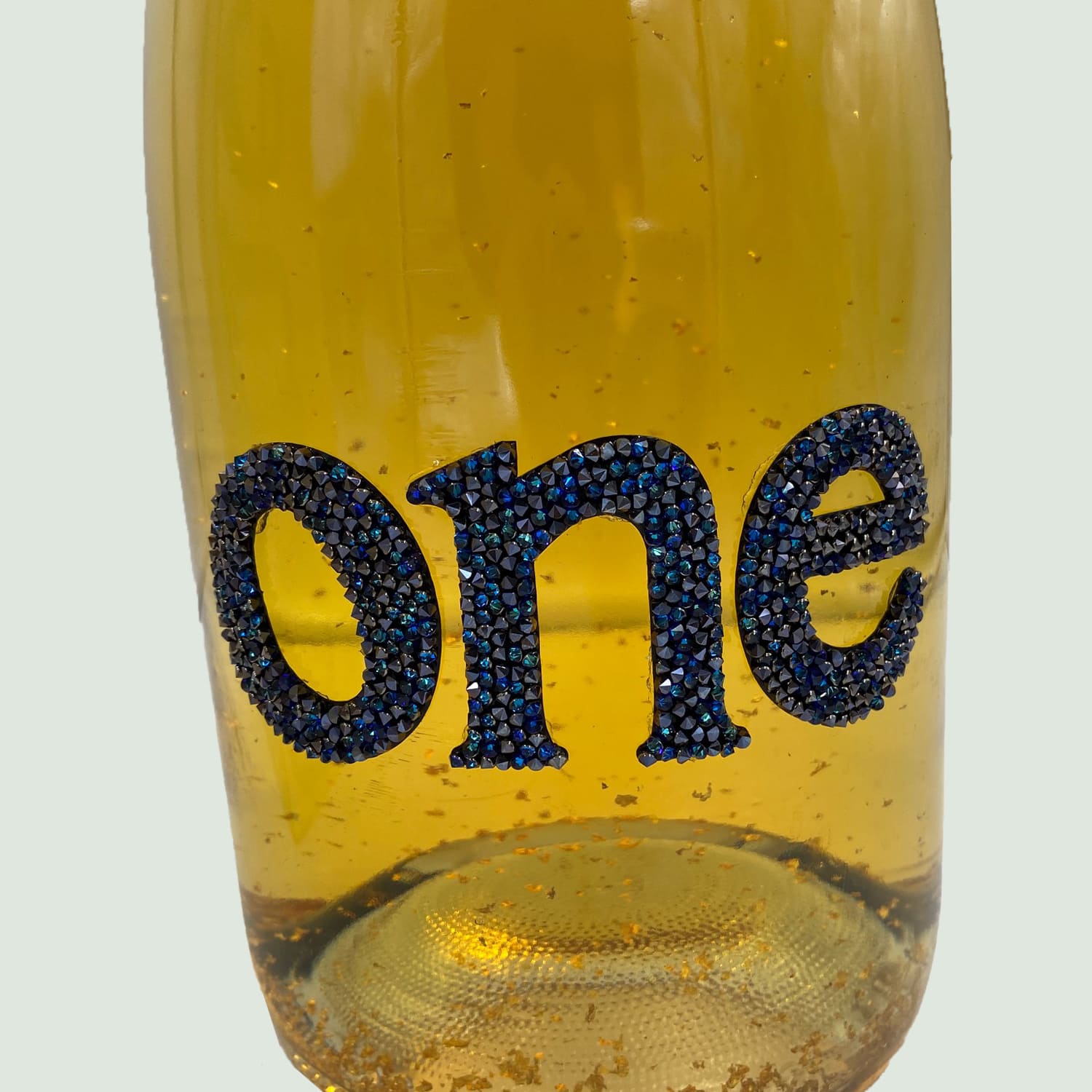 ONE Gold Sparkling Wine (cava) with Gold Edible Flakes Jeroboam 3L - Image 2